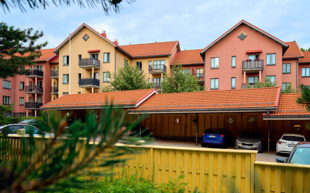 Kuvassa VAV:n katettu parkkipaikka Arinatiellä.