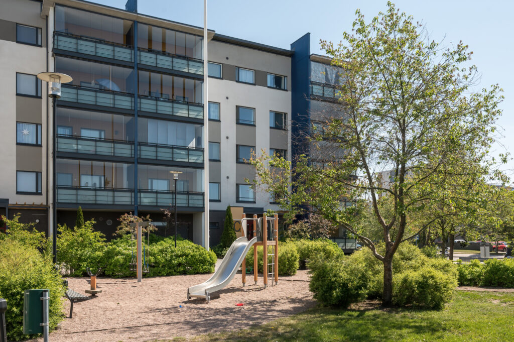 The photograph shows a VAV rental flat in Tammisto, at Rosendalinrinki 1–2