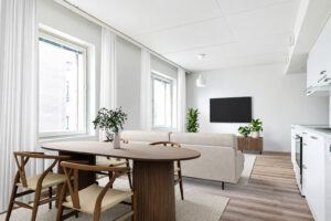 Veturikuja 8, Tikkurila. Kaksion keittiö ja olohuone.