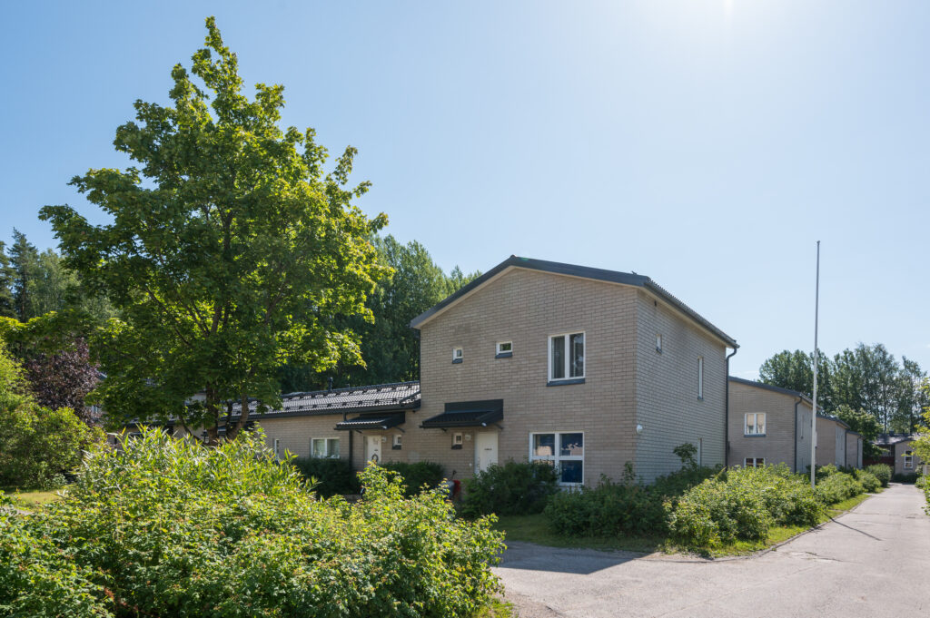 The photograph shows a VAV rental flat in Päiväkumpu, at Peijaksentie 15
